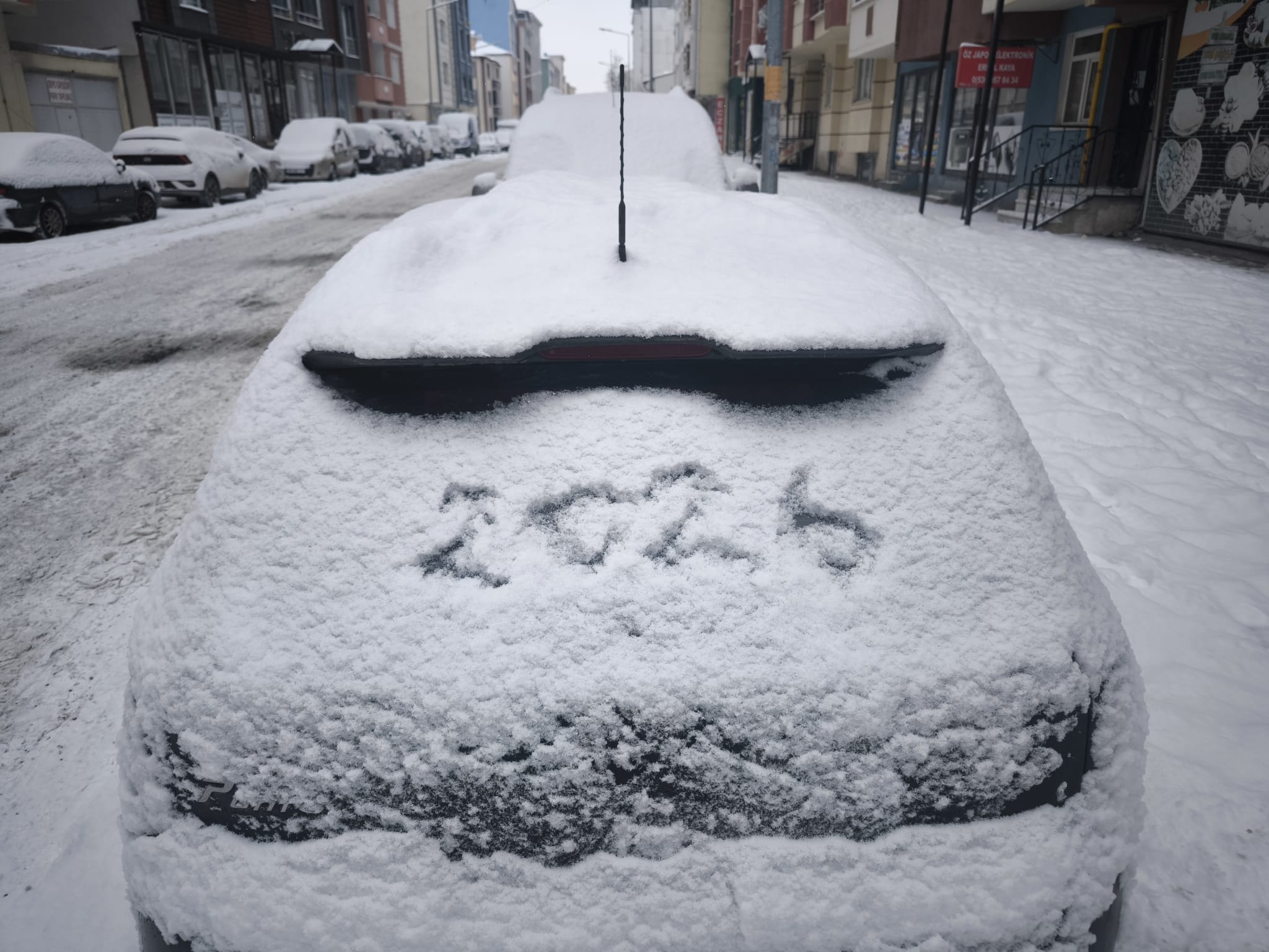 Kars’ta kar kalınlığı 30 santimetreyi buldu