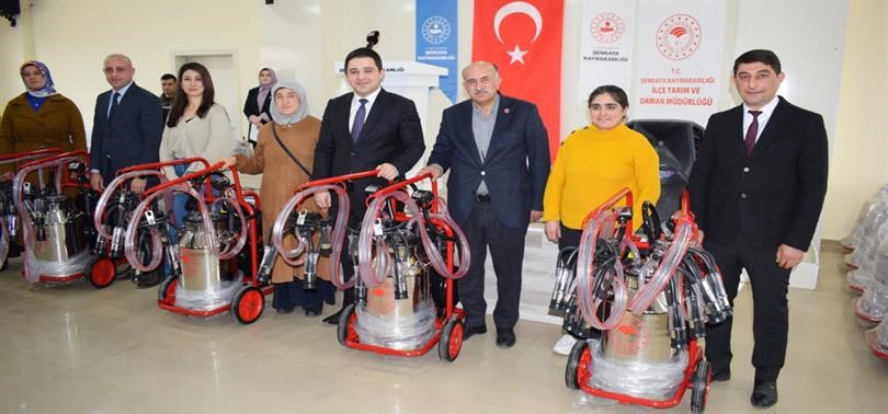 128 yetiştirici süt sağım makinesi ile buluştu