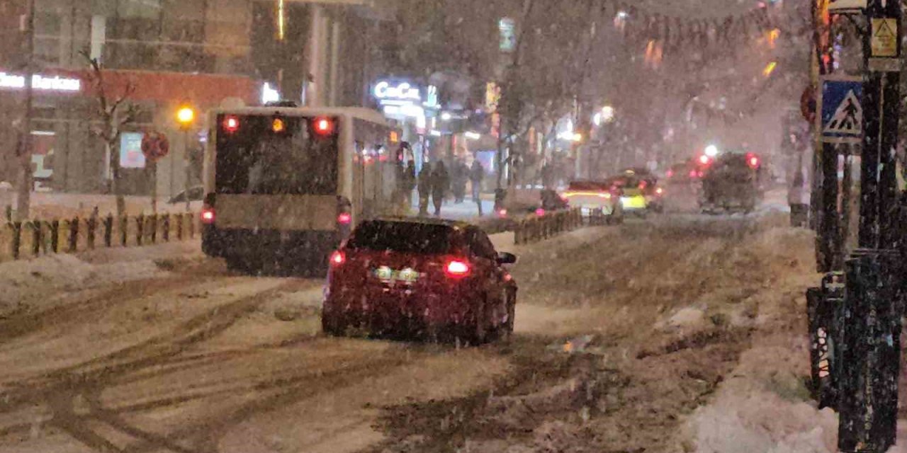 Elazığ’da kar yağışı etkisini sürdürüyor