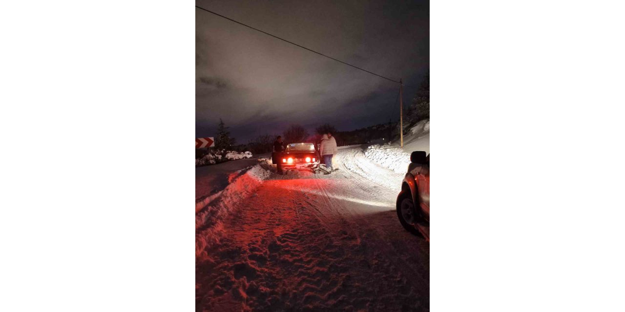 Yolda mahsur kalan vatandaşın yardımına belediye ekipleri yetişti