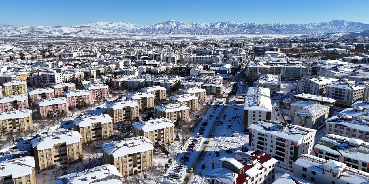 Bingöl’de kar sonrası güneş yüzünü gösterdi