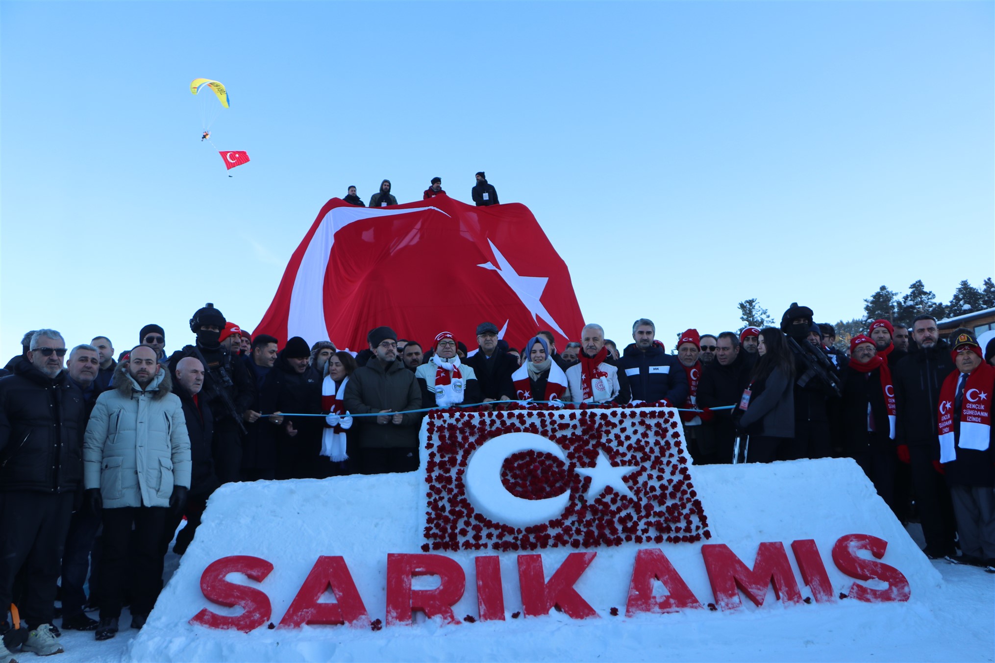 Sarıkamış şehitleri anısına yapılan kardan heykeller açıldı