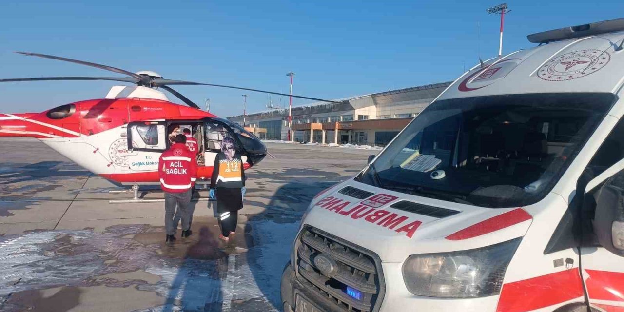 Şemdinli’de sıcak su yanığı olan bebek helikopter ambulansla Van’a sevk edildi