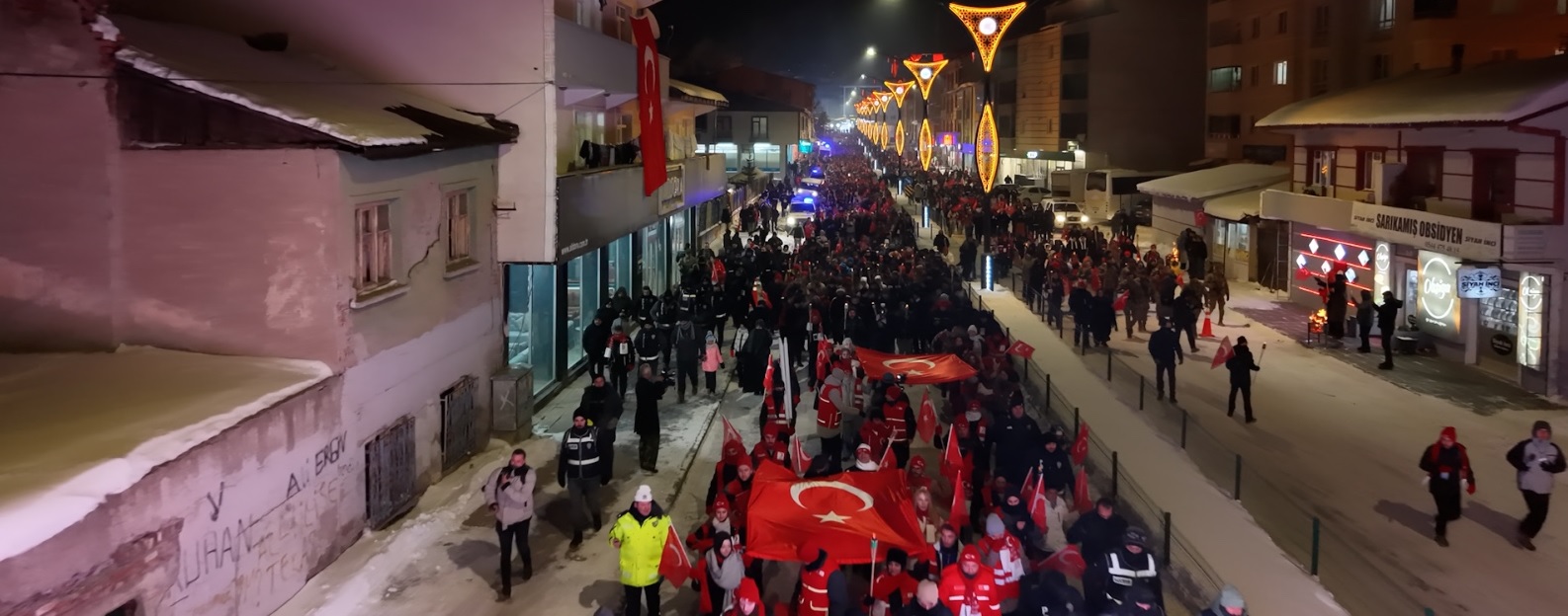 Meşaleler Sarıkamış şehitleri için yandı