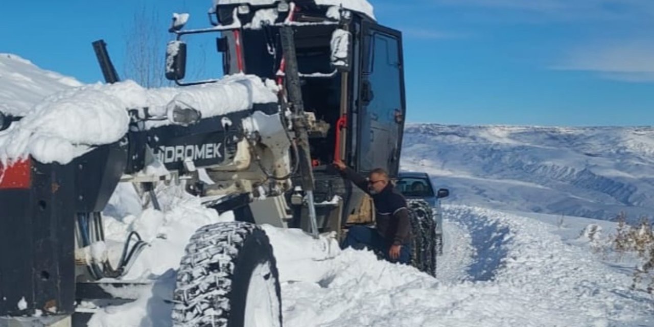 Iğdır’da kapalı köy yollarında çalışmalar sürüyor