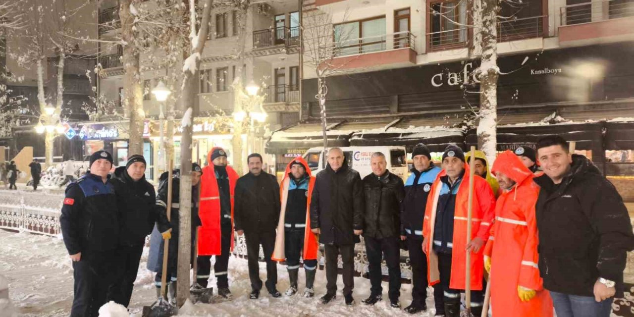 Battalgazi’de buzlanmaya karşı tuzlama mesaisi