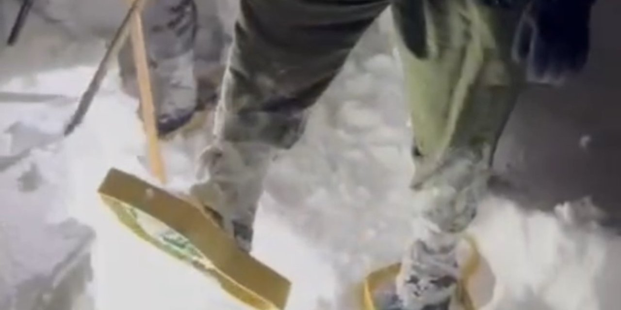 Hedik giyen köylülerin karda zorlu mücadelesi