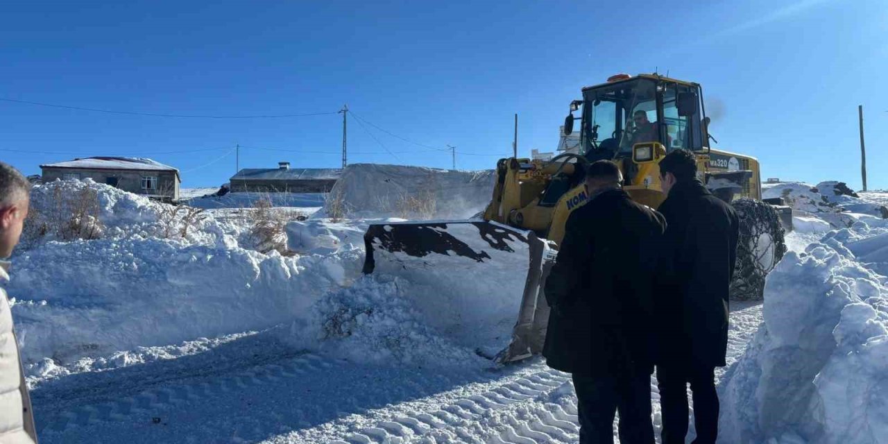 Susuz’da karla mücadele çalışmaları sürüyor