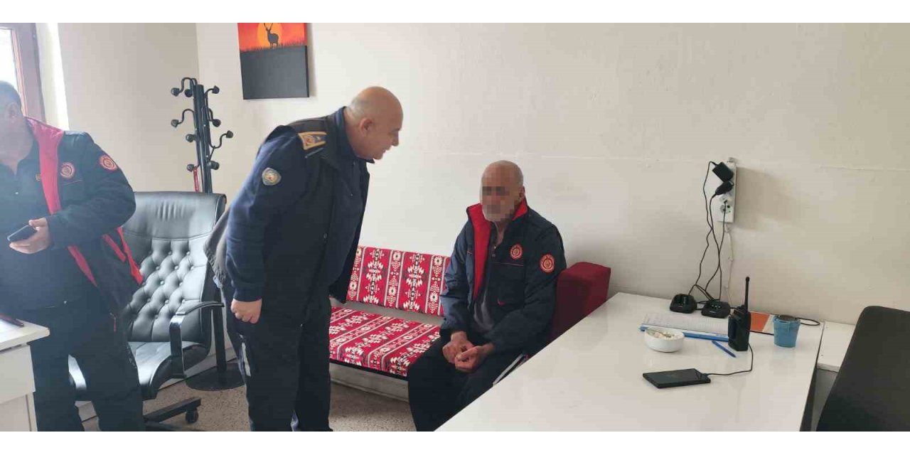 Elazığ’da donmak üzere olan vatandaşın yardımına itfaiye yetişti