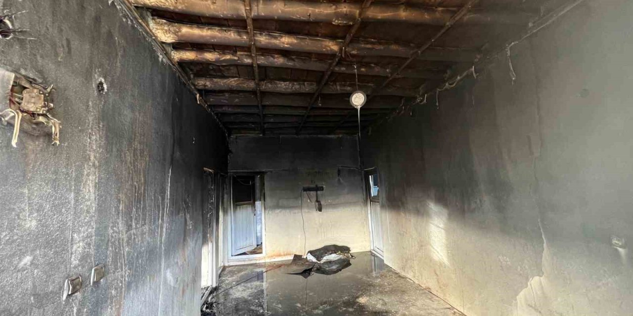 Hakkari’de ev yangını