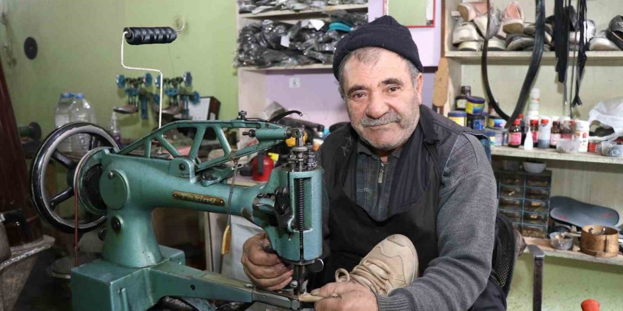 Kış geldi, ayakkabı tamircilerinin işleri açıldı