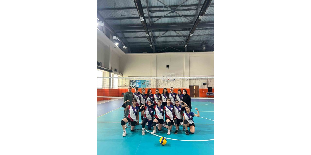 Selahaddin Eyyubi Ortaokulu yarı finallerde