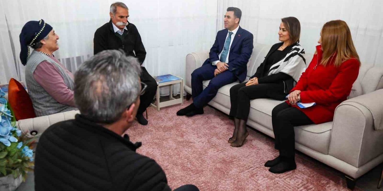 Vali Aygöl’den üç kuşağı buluşturan aileye ziyaret