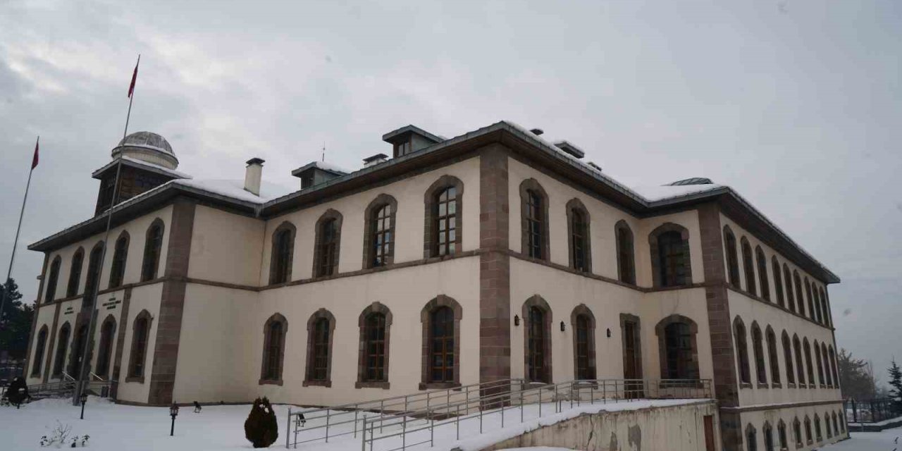 Tarihi Erzurum Kongre Binası için tehlike zilleri çalıyor