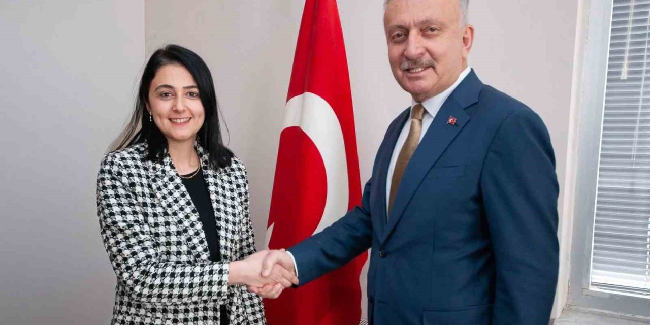 Doç. Dr. Manga, Sosyal Bilimler Enstitüsü Müdürü oldu