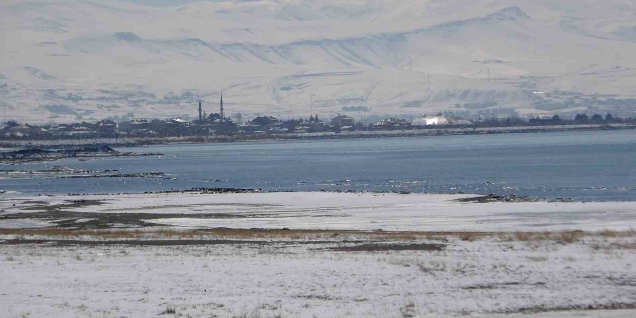 Uzmanlardan Van Gölü Havzası için uyarı: Kar yağışı aldatmasın