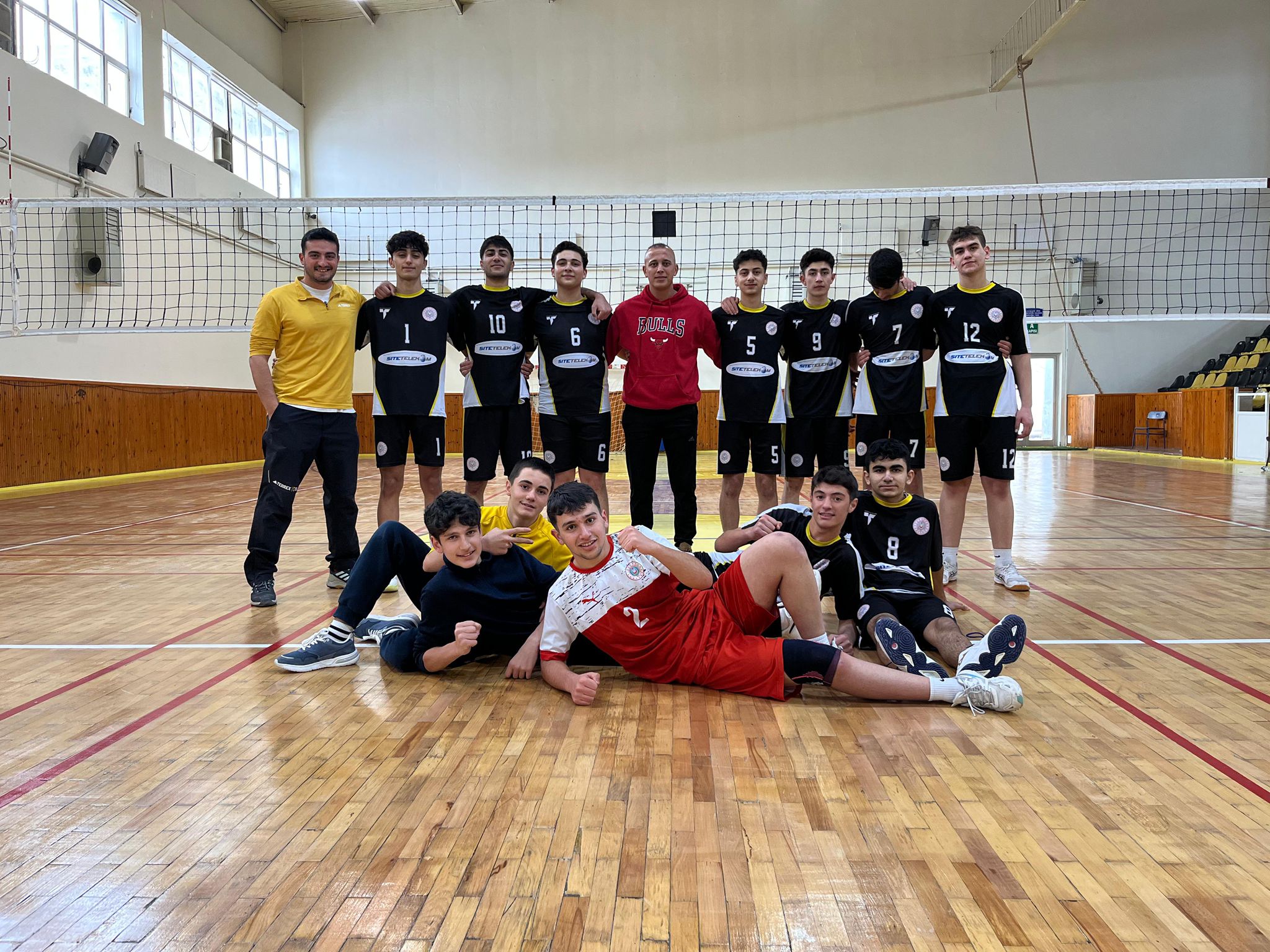 Kağızman Ahmet Arslan Fen Lisesi voleybolda bölge şampiyonu