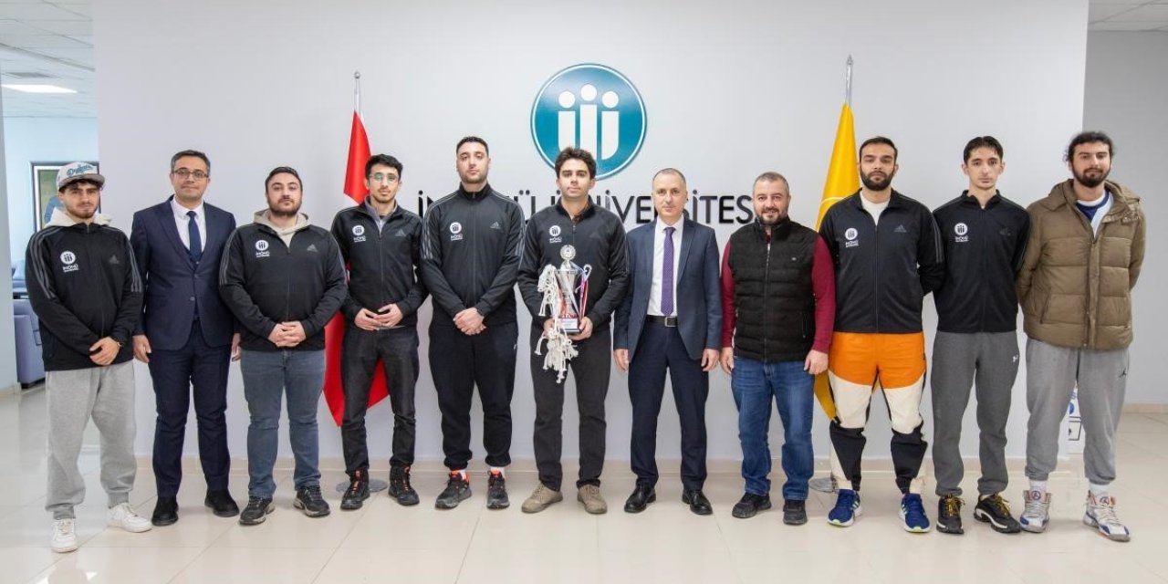 İnönü Üniversitesi Basketbol takımı şampiyon oldu