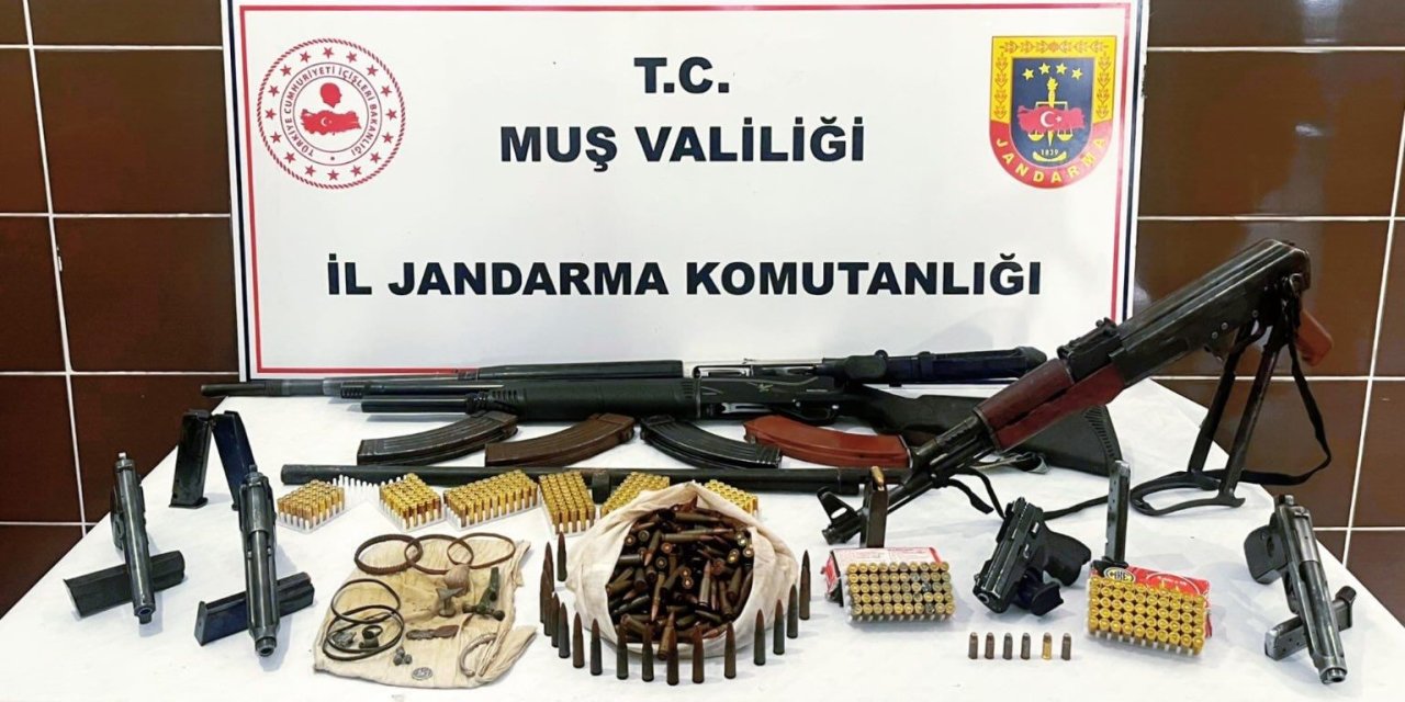 Muş’ta çok sayıda silah ve mühimmat ele geçirildi