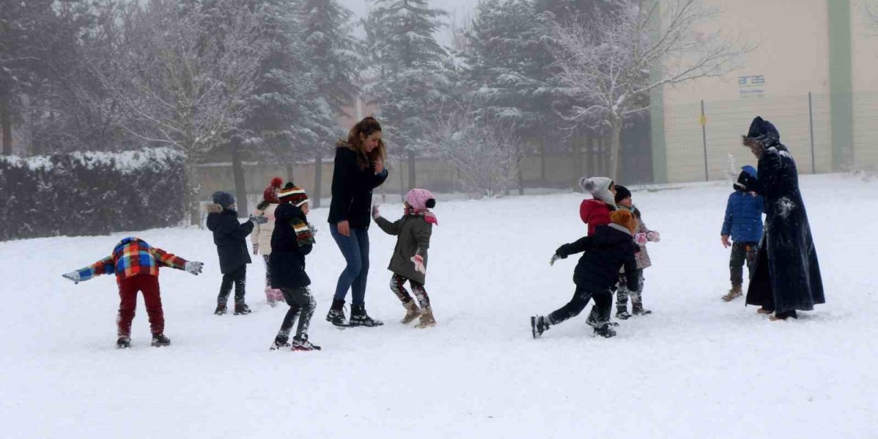 Refahiye’de eğitime kar engeli