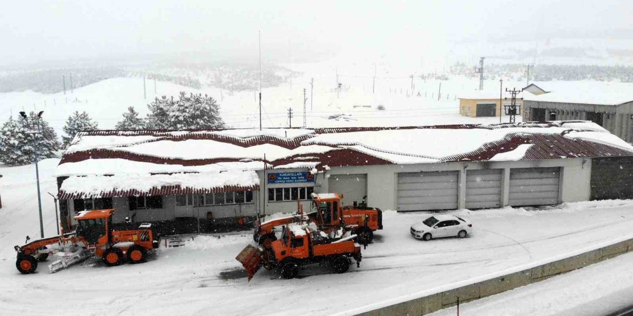 Erzincan’da kar ve sis ulaşımı aksattı, iki ilçede eğitime ara verildi