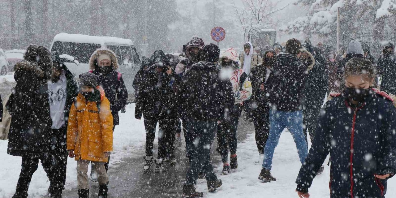 Çayırlı ve Kemah ilçelerinde eğitime bir gün ara verildi
