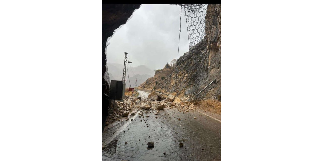 Kemaliye’de tünel girişi tehlike saçıyor