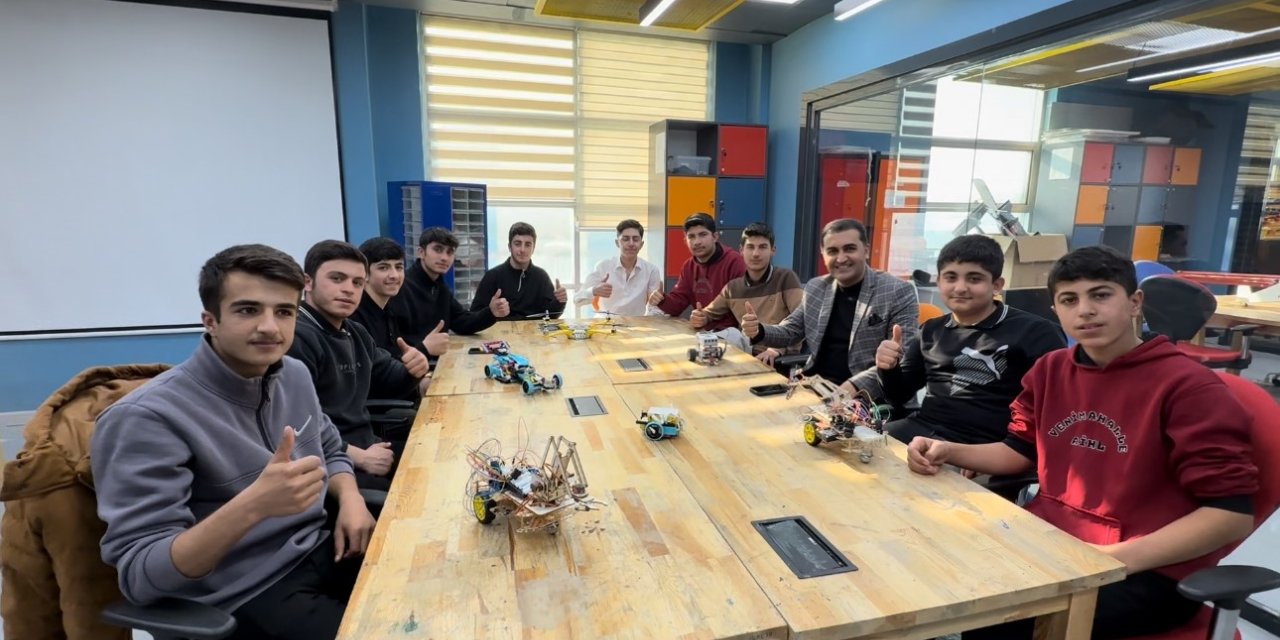 Yüksekova’da ilk robotik takımı ’Bezoar’ İstanbul yolcusu