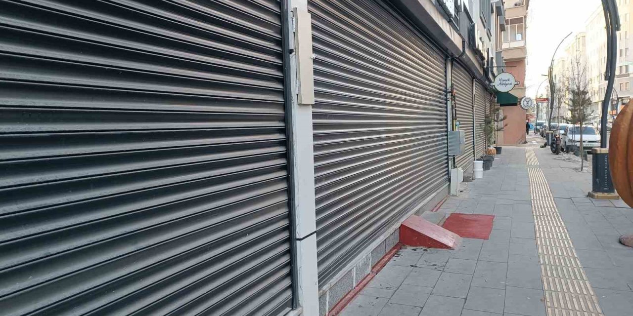 Van’da elektrik kesintisi esnafı mağdur etti