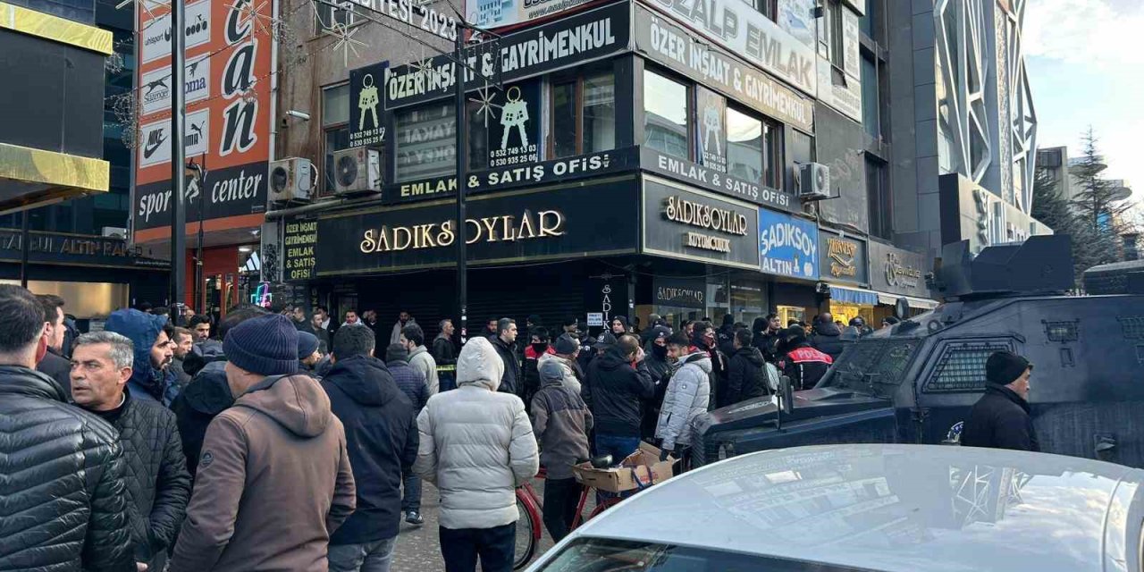 Van’da kuyumcunun altın ve paralarla kayıplara karıştı iddiası