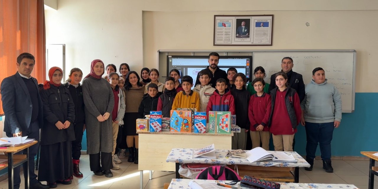 Sınırdaki öğrencilere "akıl ve zeka oyunları" desteği