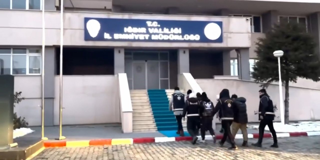 Iğdır’da 5 düzensiz göçmen yakalandı, sürücü tutuklandı