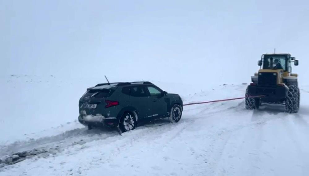 Kars’ta kar ve tipi geçit vermiyor