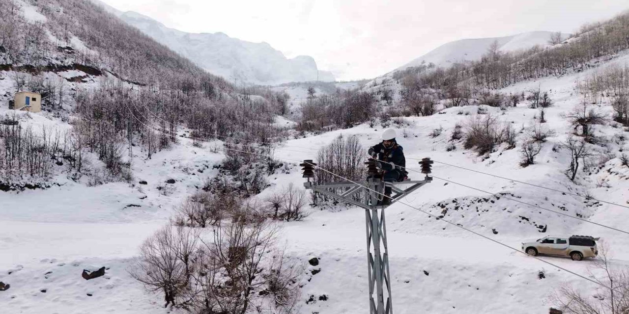 Fırat EDAŞ son yılların en sert kışında Tunceli’de sahada
