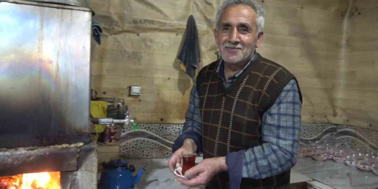 Hasköy’de 40 yıllık çay evi: Kağıt oyunu yok, satranç var