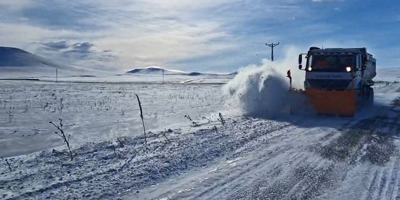 Kars’ta 200 köy yolu ulaşıma kapandı