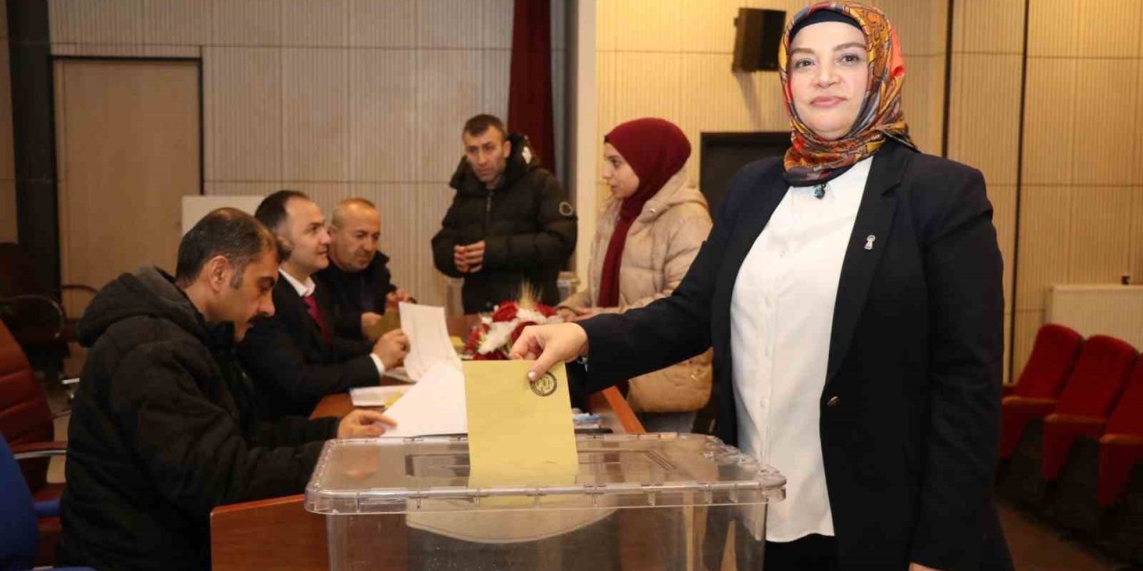 Erzurum’da kadın oda başkanı güven tazeledi