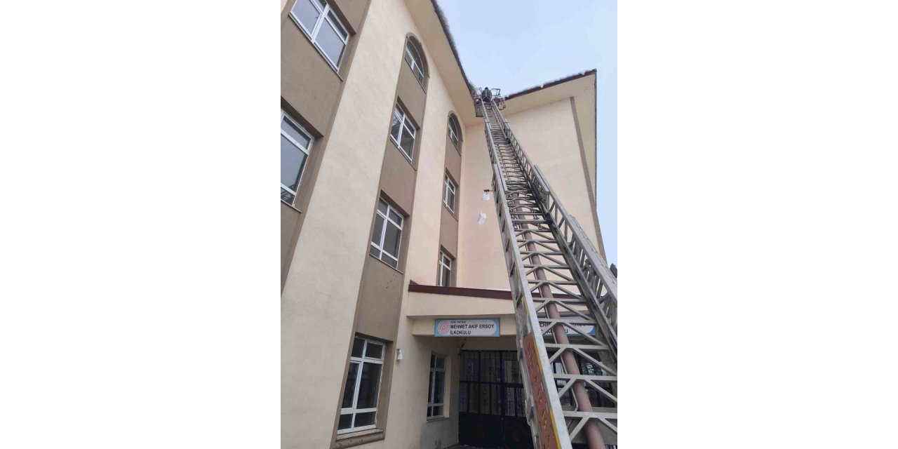 Patnos’ta buz sarkıtlarına karşı uyarı