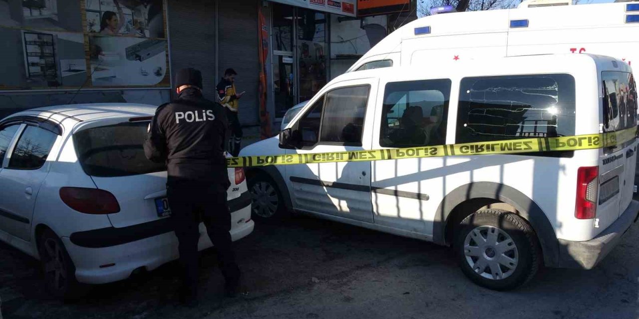 Malatya’da kalp krizi geçiren sürücünün kaza anı kamerada