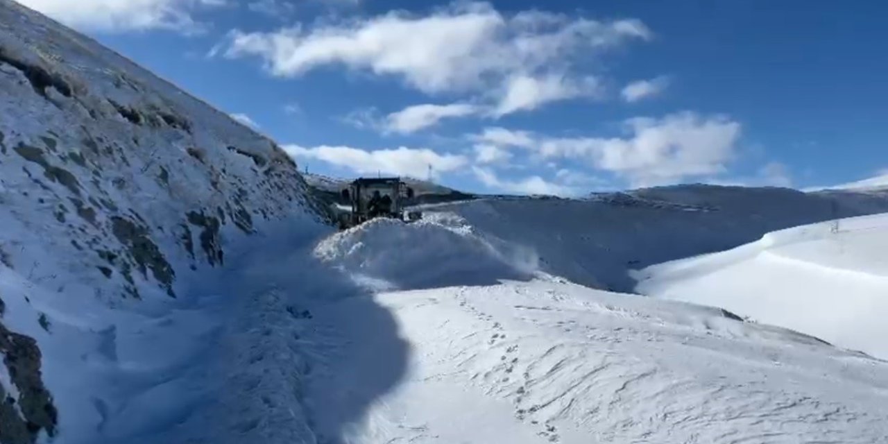 Kars’ta köy yolları tek tek açılıyor