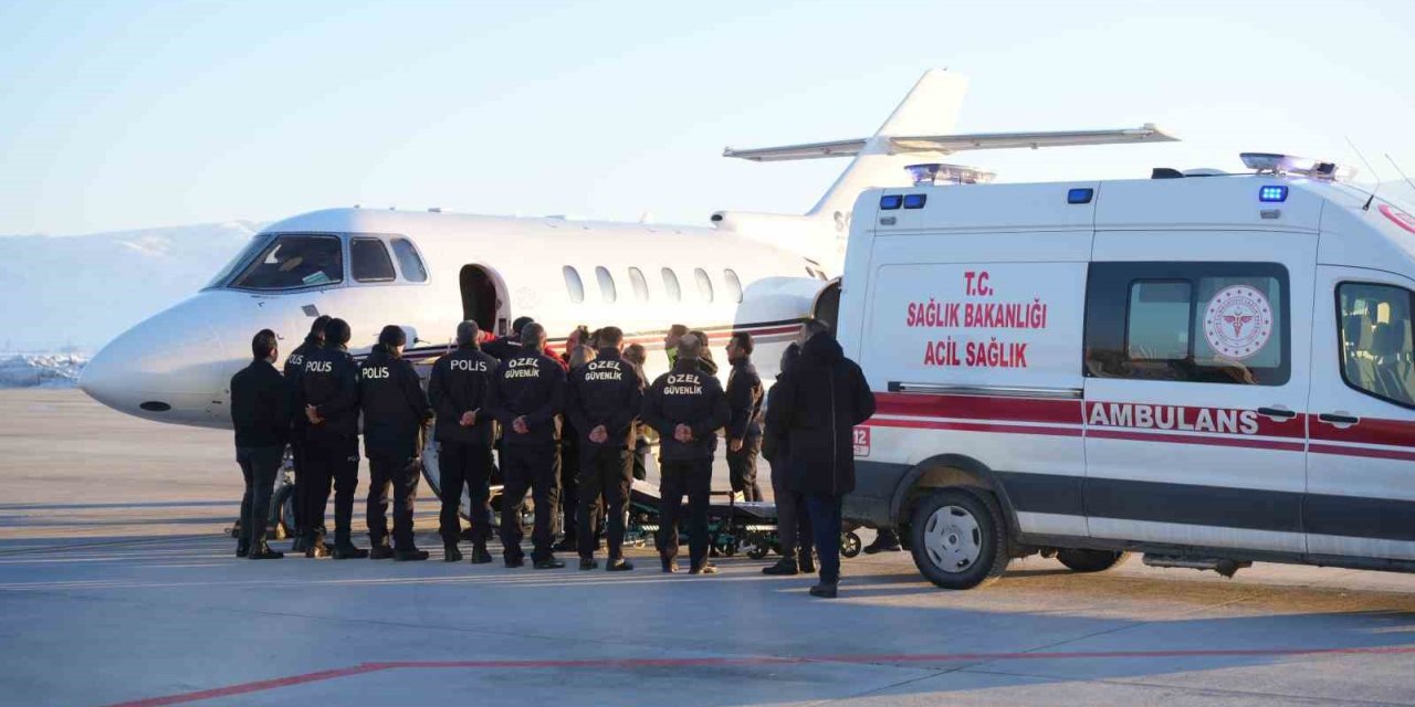 Muş’ta tedavi gören hasta, uçak ambulansla Ankara’ya nakledildi