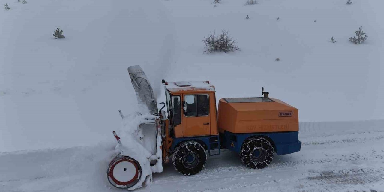 Elazığ’da kapalı 8 köy yolunda çalışmalar sürüyor