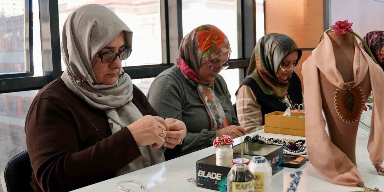 Elazığ’da kadınlara yönelik kurs programı sürüyor