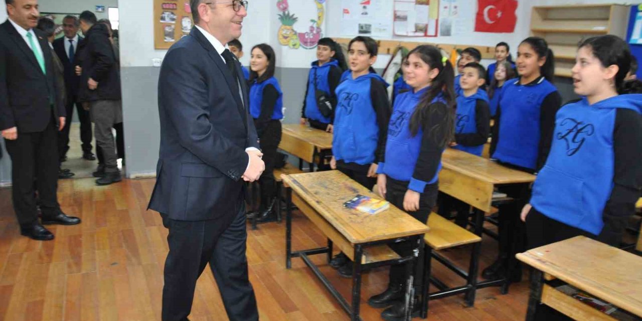 Kars’ta 56 bin 651 öğrenci karne sevinci yaşadı