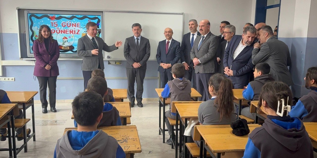 Erzincan Valisi öğrencilere Ergan Dağı’nda kayak ve köfte ekmek sözü verdi