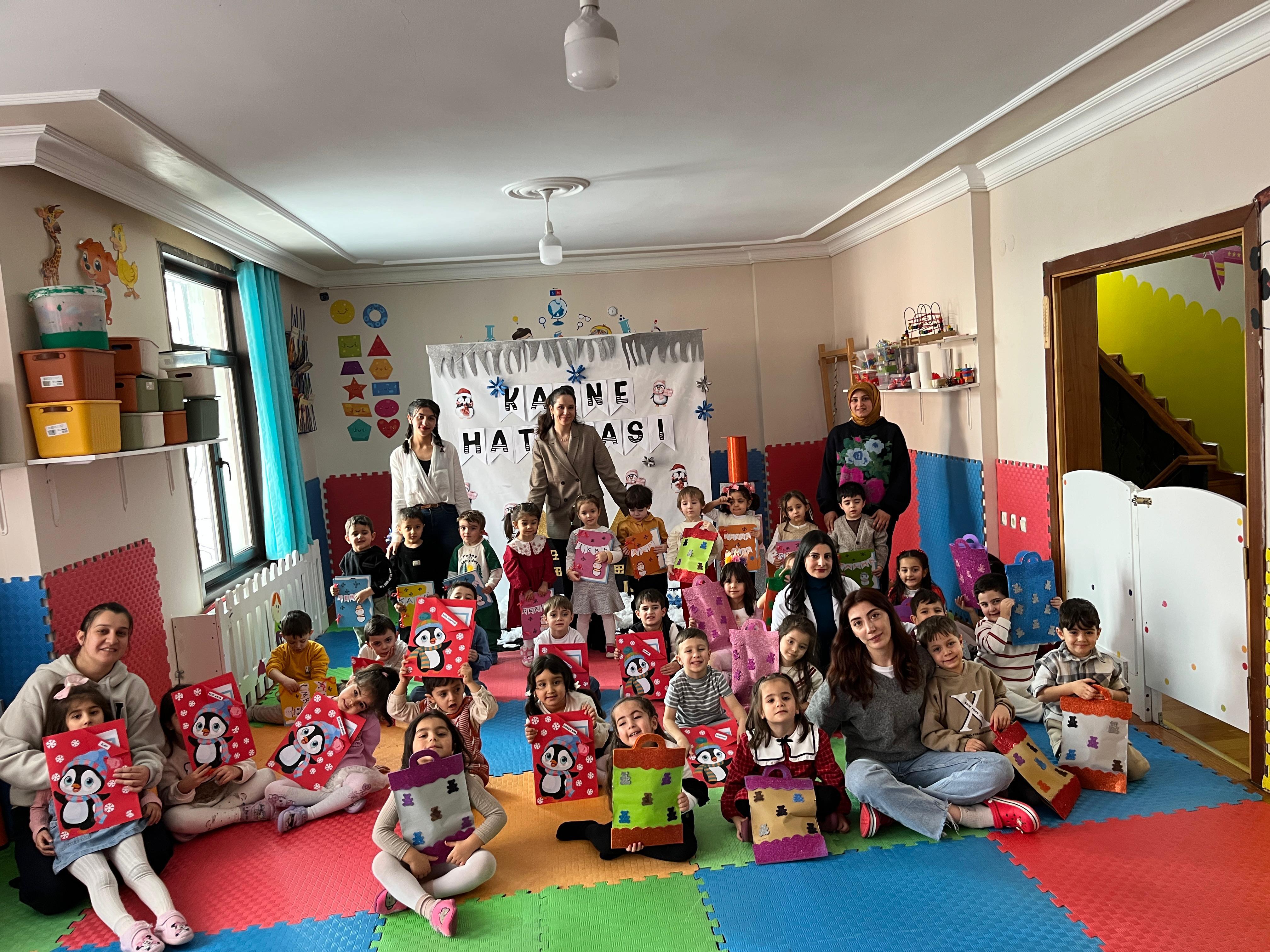 Miniklerin ilk karne heyecanı: Geleceğe eğlenerek hazırlanıyorlar