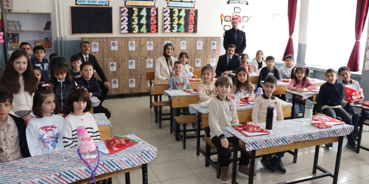 Tercan’da öğrencilerin yarıyıl karne sevinci