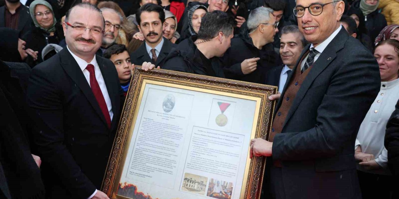Bakan Memişoğlu ve Rektör Hacımüftüoğlu bir arada: Sağlık yatırımları ve üniversite projelerine tam destek