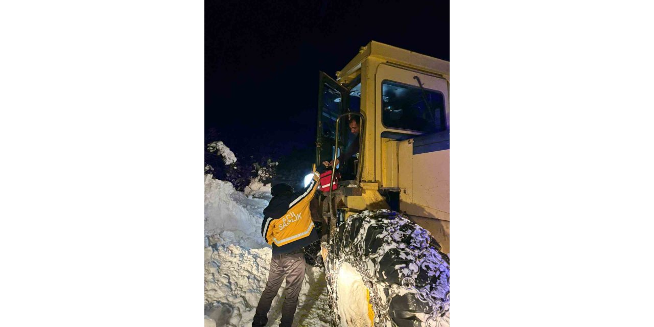 Köyde mahsur kalan çift 5 saatlik çalışma sonucu hastaneye sevk edildi