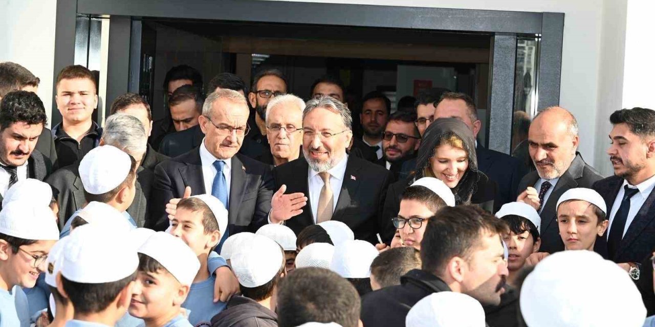 Kubbetü’s-Sahra Camii Malatya’da ibadete açıldı